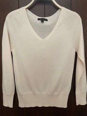 NWOT - Banana Republic 100% Merino Wool Light Cream V-Neck Sweater- XXS